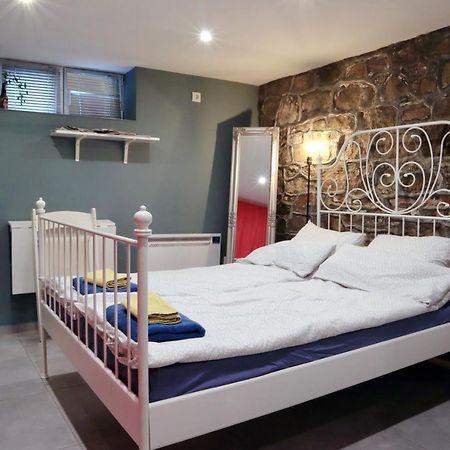 Sofia Center Cave Apartment ภายนอก รูปภาพ